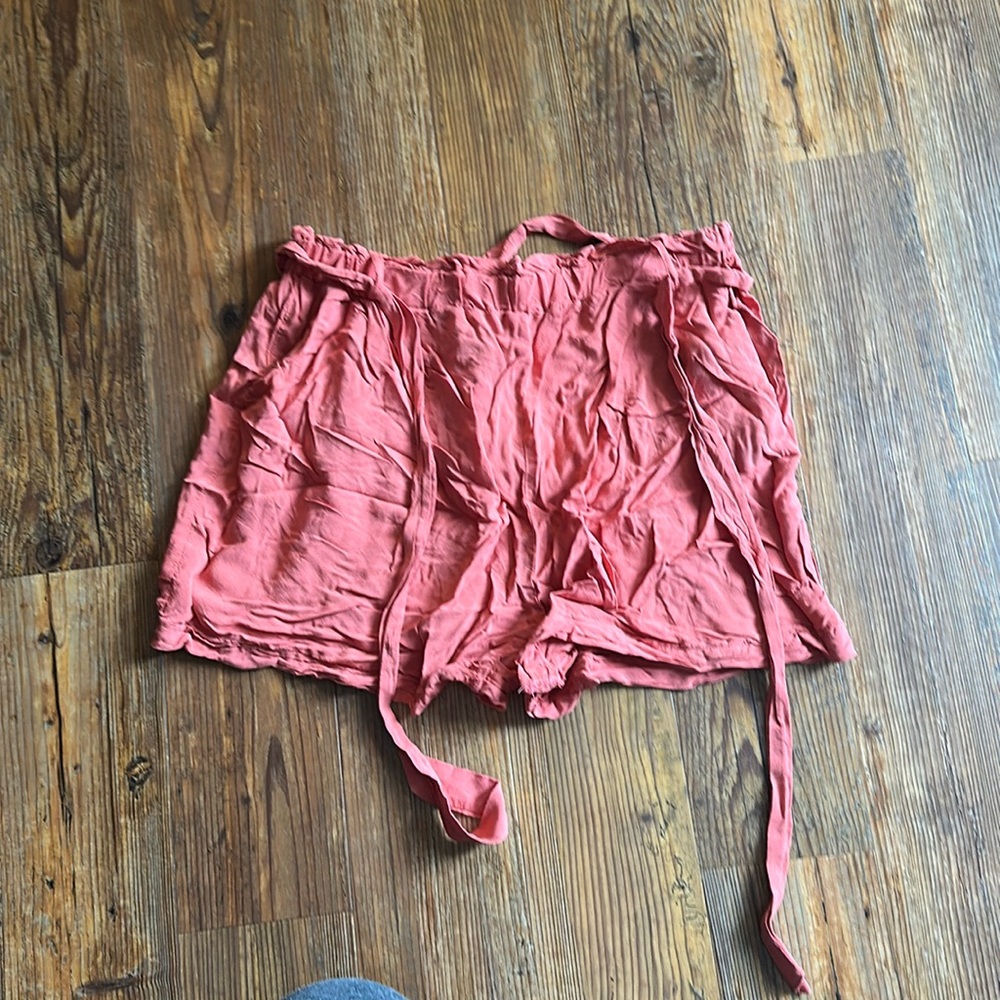 Salmon colored paper bag, waist dress shorts petite large